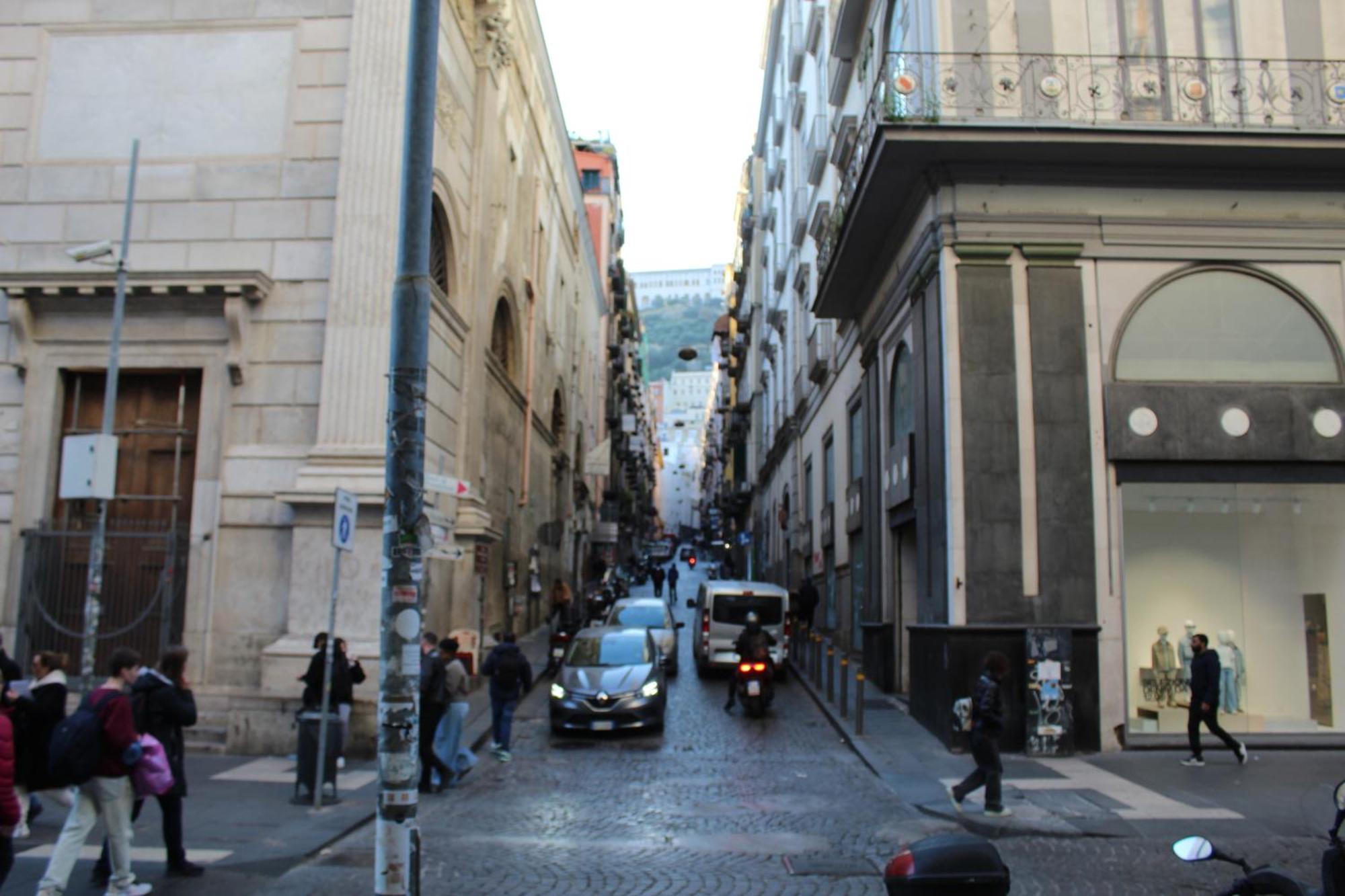 Blackwoody Contemporary Rooms - Napoli Centro Storico Via Toledo Exterior foto