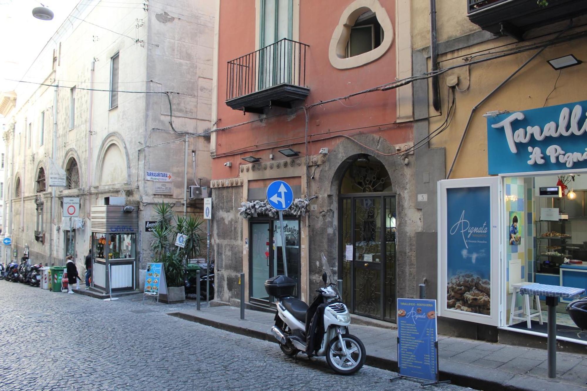 Blackwoody Contemporary Rooms - Napoli Centro Storico Via Toledo Exterior foto