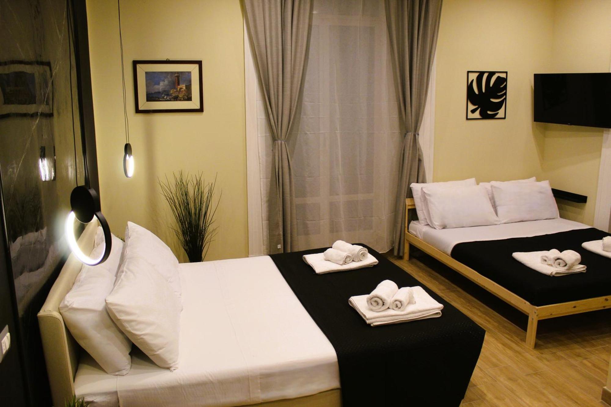 Blackwoody Contemporary Rooms - Napoli Centro Storico Via Toledo Exterior foto