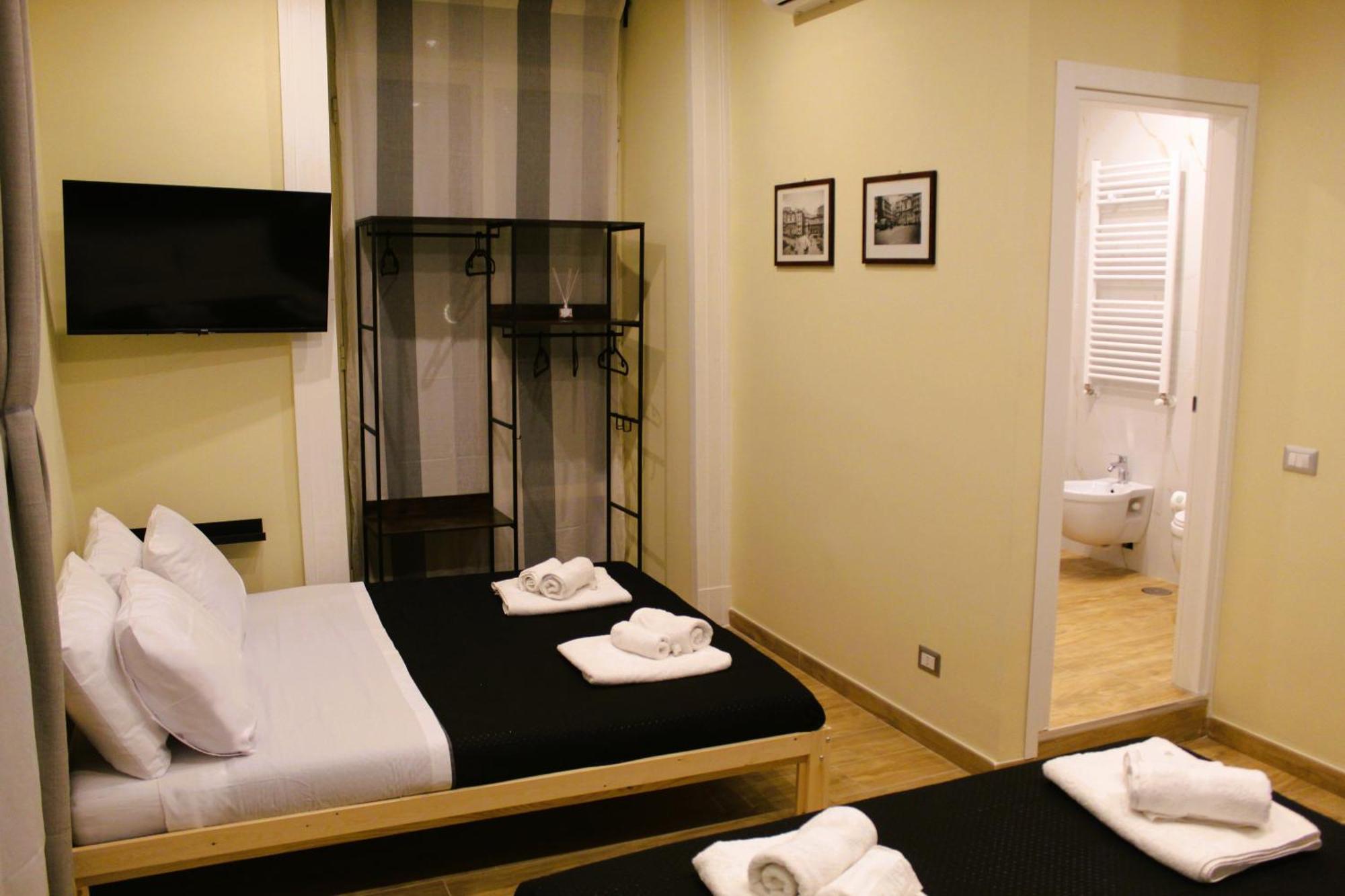 Blackwoody Contemporary Rooms - Napoli Centro Storico Via Toledo Exterior foto