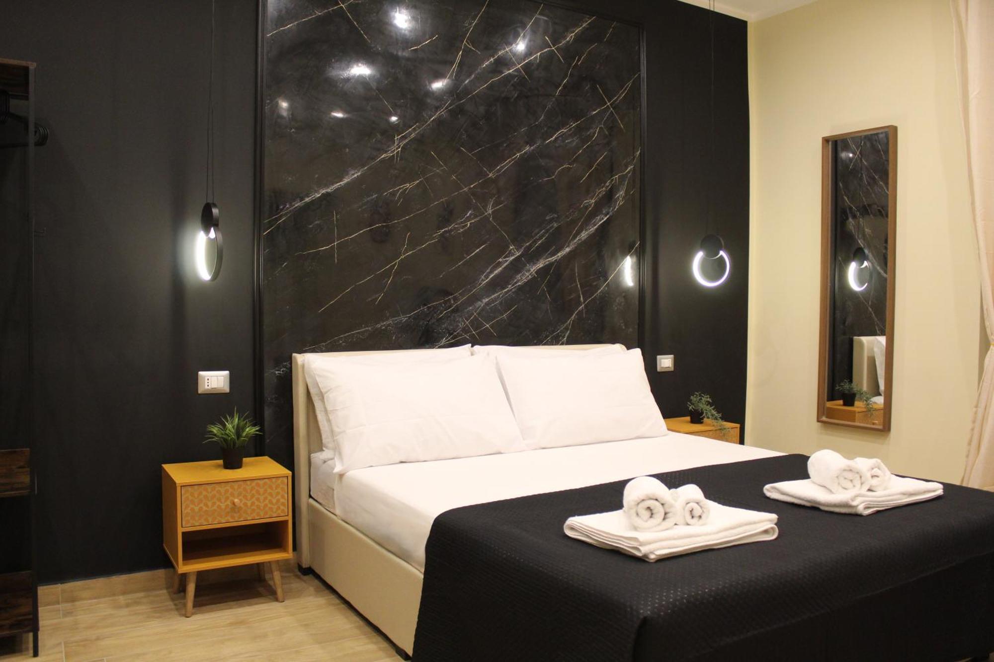 Blackwoody Contemporary Rooms - Napoli Centro Storico Via Toledo Exterior foto