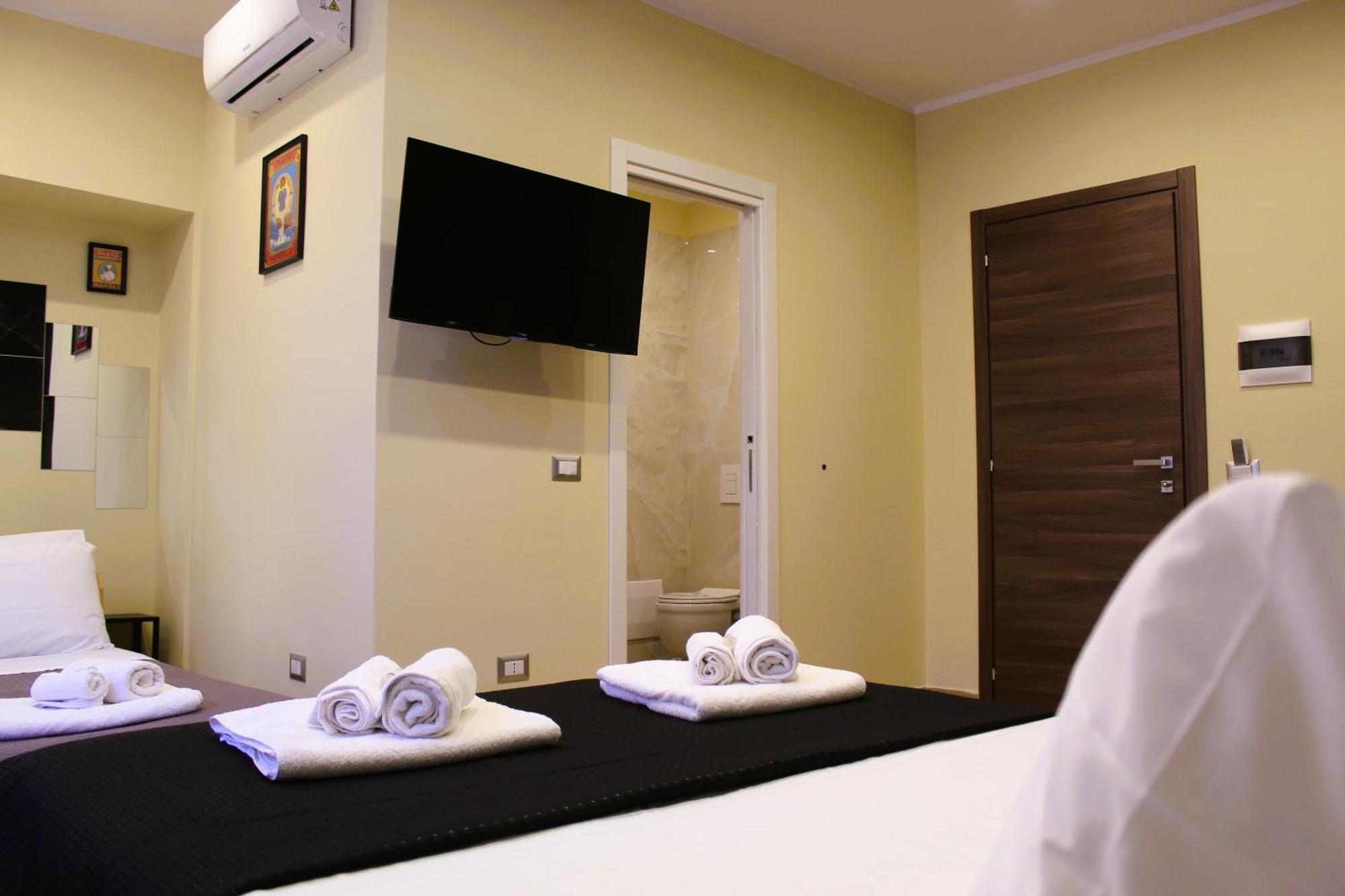 Blackwoody Contemporary Rooms - Napoli Centro Storico Via Toledo Exterior foto