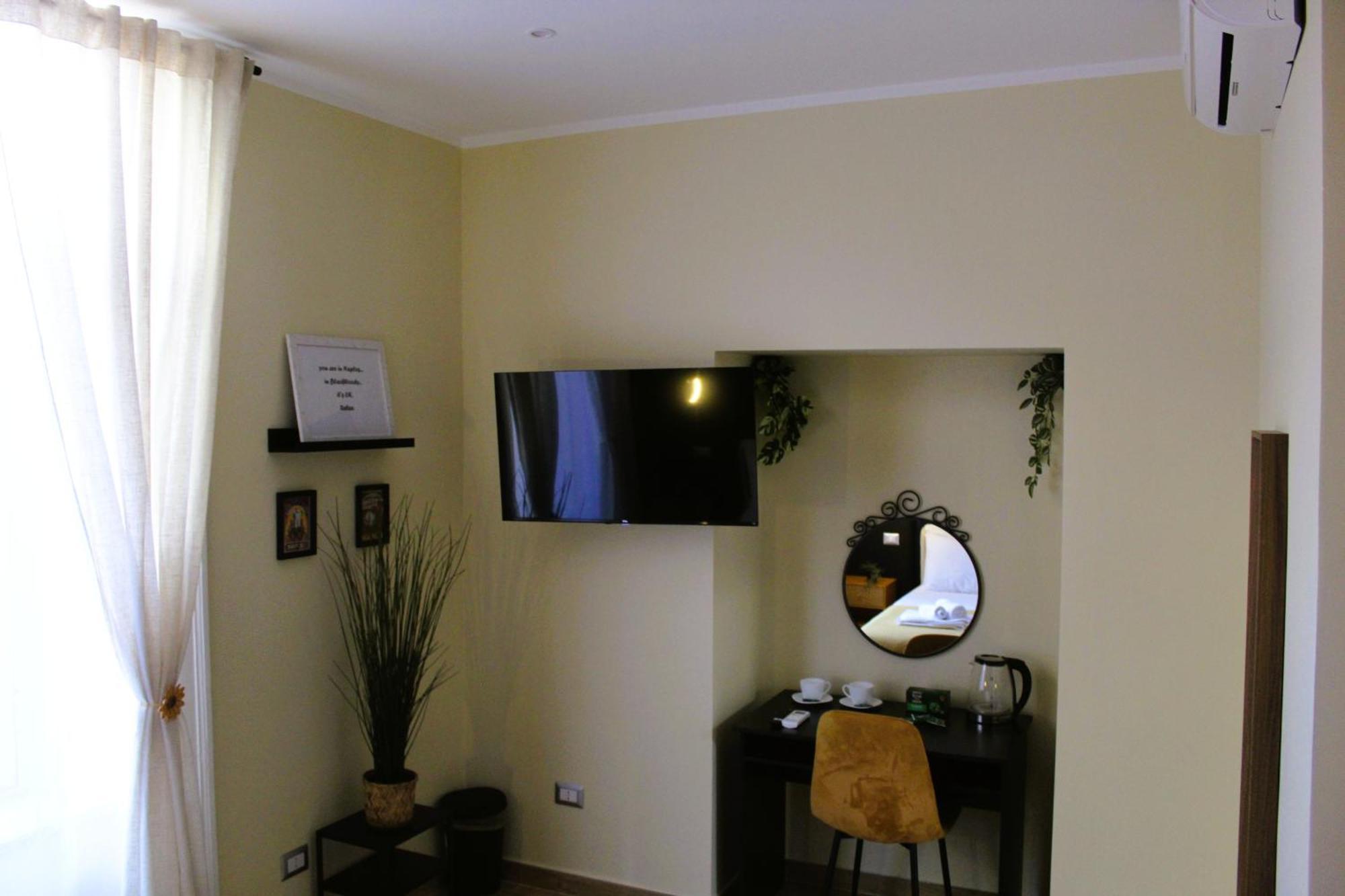 Blackwoody Contemporary Rooms - Napoli Centro Storico Via Toledo Exterior foto