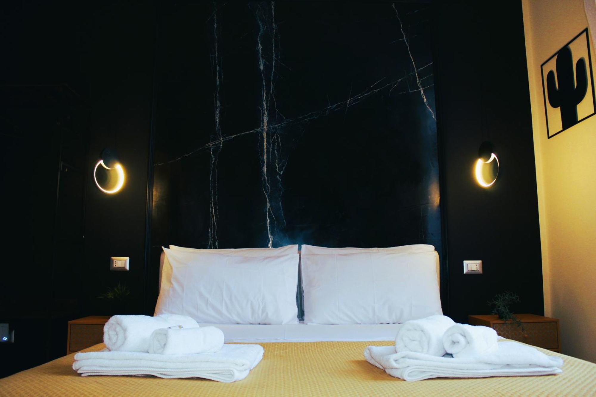 Blackwoody Contemporary Rooms - Napoli Centro Storico Via Toledo Exterior foto